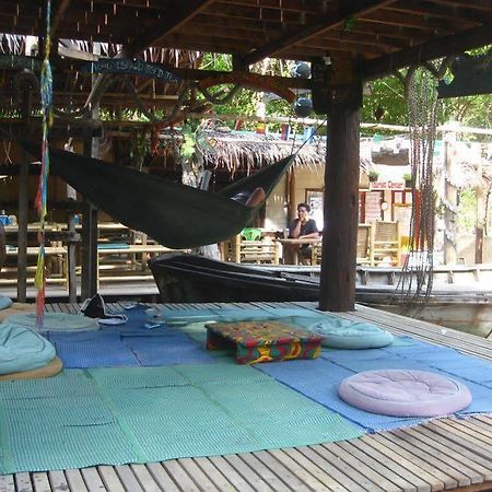 Chill Out Bar & Bungalow Railay Beach Exterior photo