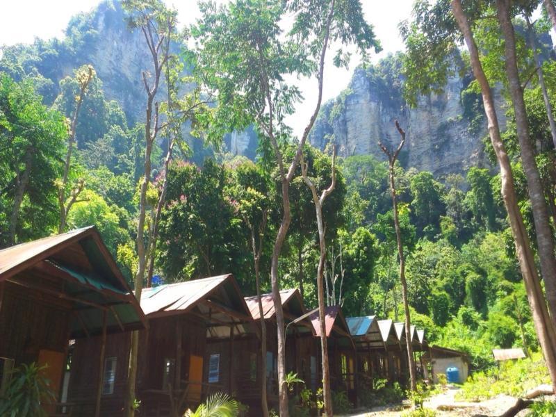 Chill Out Bar & Bungalow Railay Beach Exterior photo