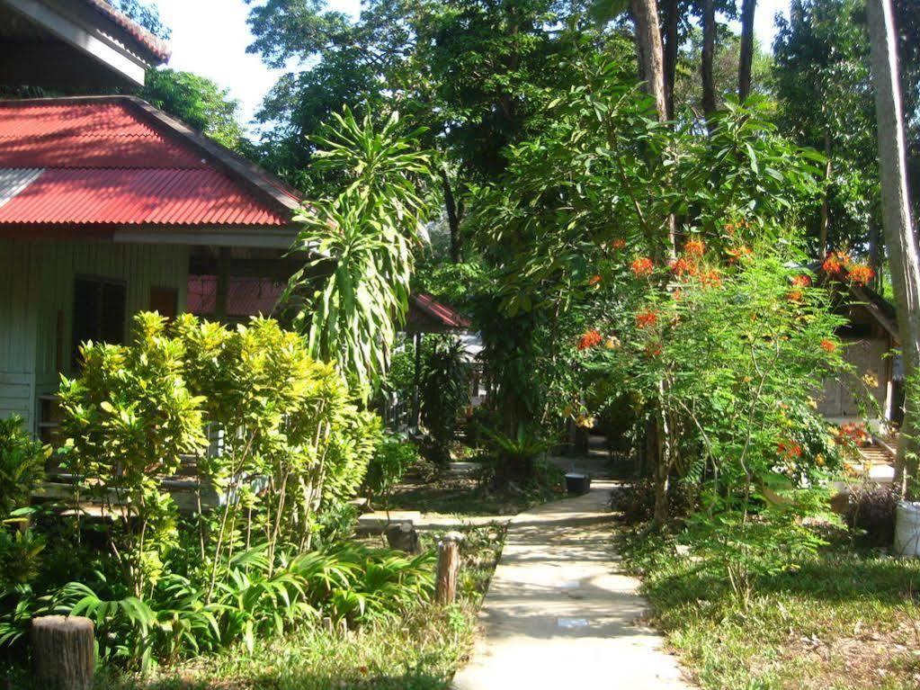 Chill Out Bar & Bungalow Railay Beach Exterior photo