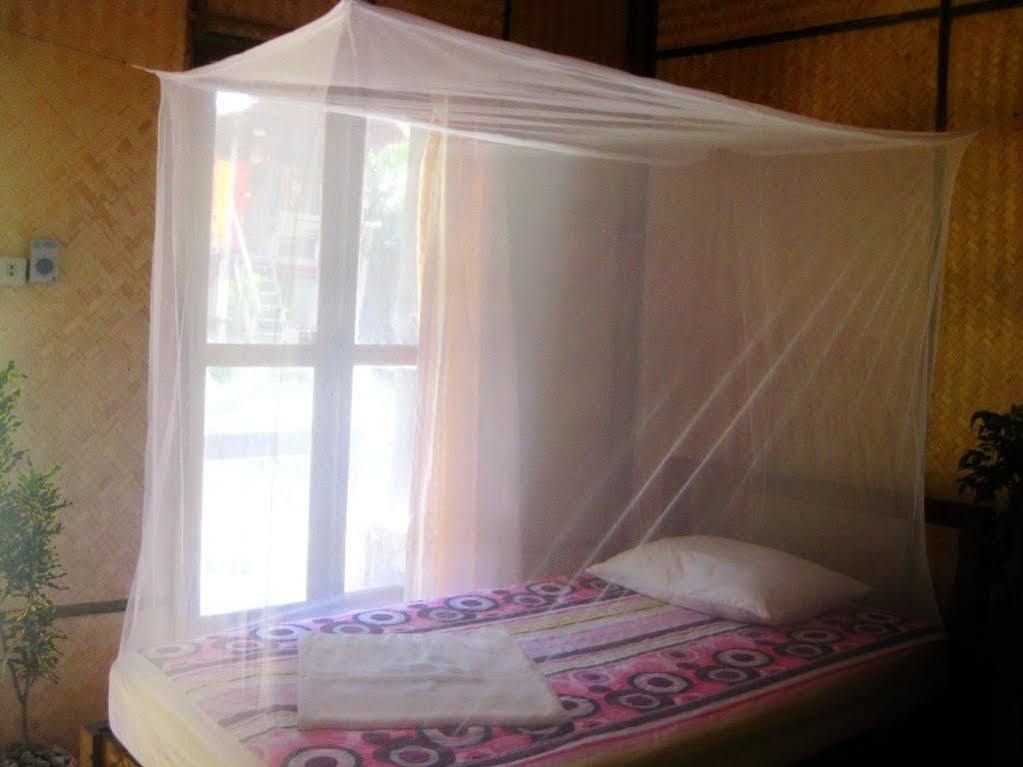 Chill Out Bar & Bungalow Railay Beach Exterior photo