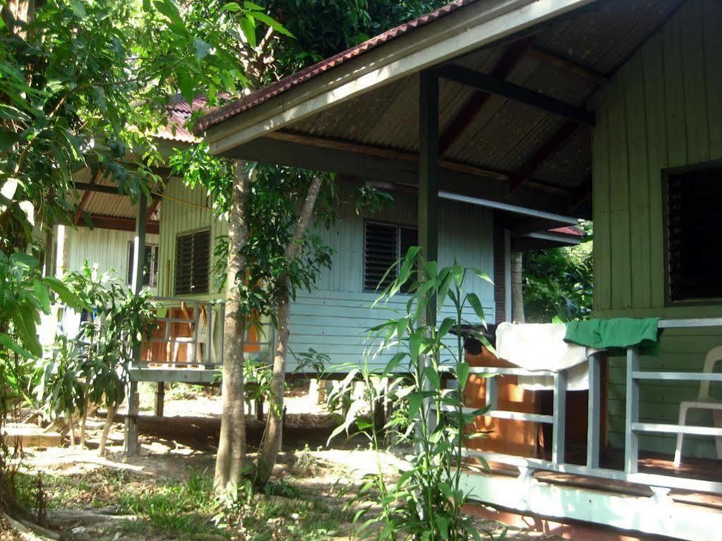 Chill Out Bar & Bungalow Railay Beach Exterior photo
