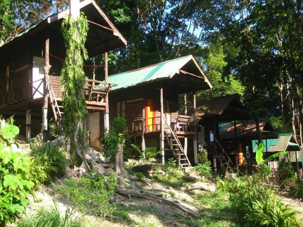 Chill Out Bar & Bungalow Railay Beach Exterior photo