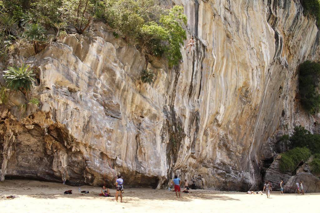Chill Out Bar & Bungalow Railay Beach Exterior photo