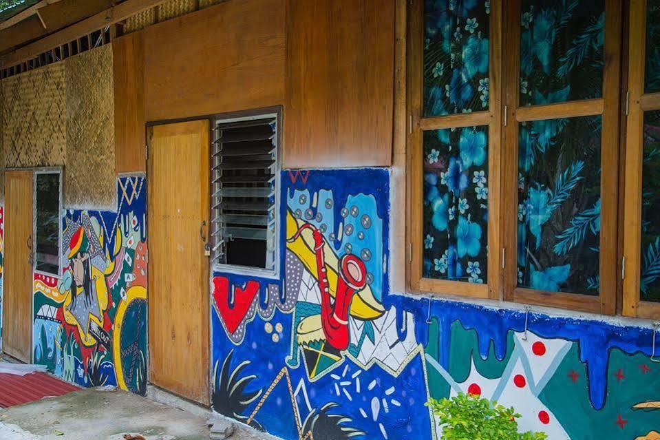 Chill Out Bar & Bungalow Railay Beach Exterior photo