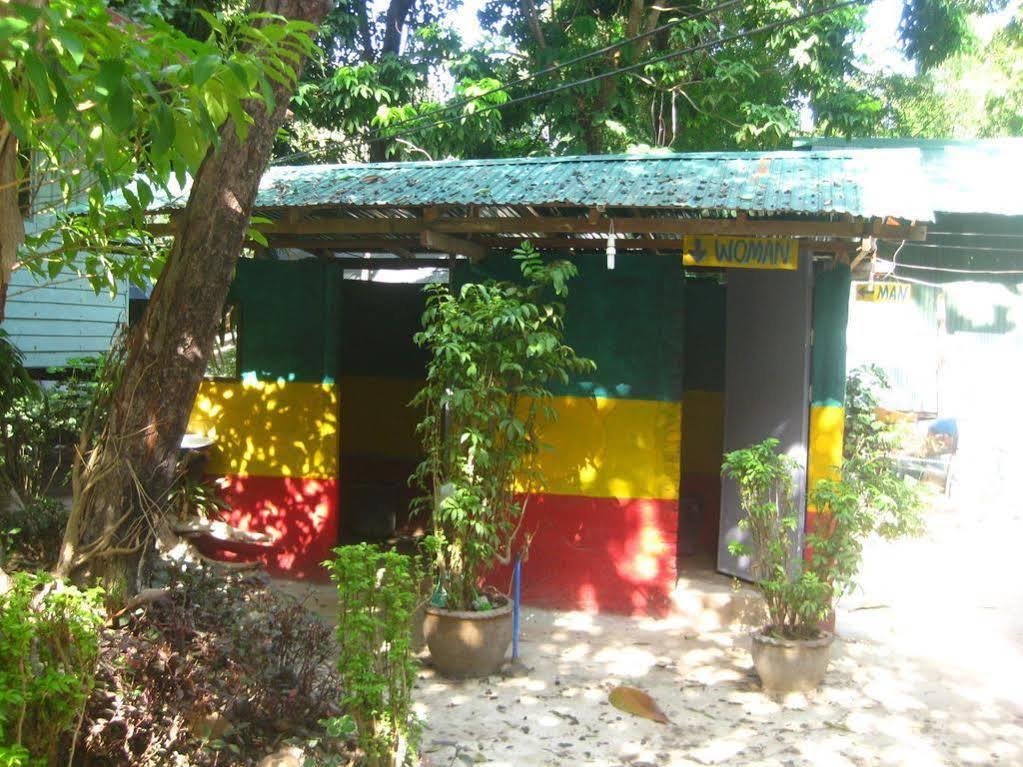 Chill Out Bar & Bungalow Railay Beach Exterior photo