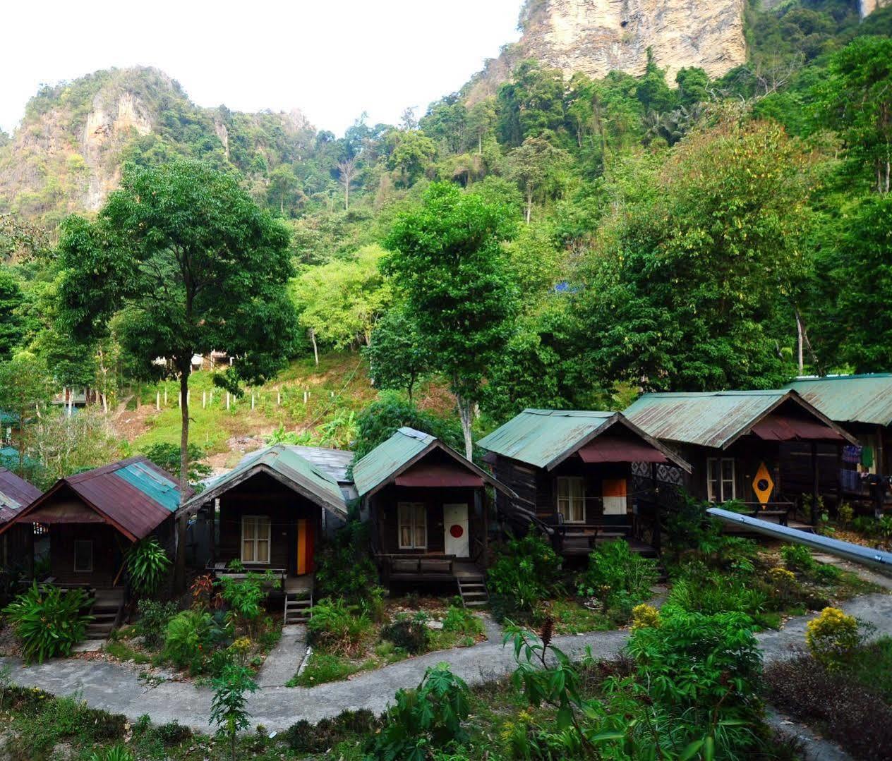 Chill Out Bar & Bungalow Railay Beach Exterior photo