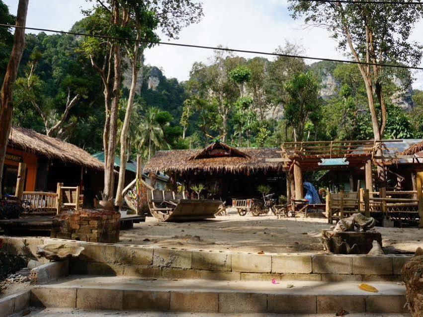 Chill Out Bar & Bungalow Railay Beach Exterior photo